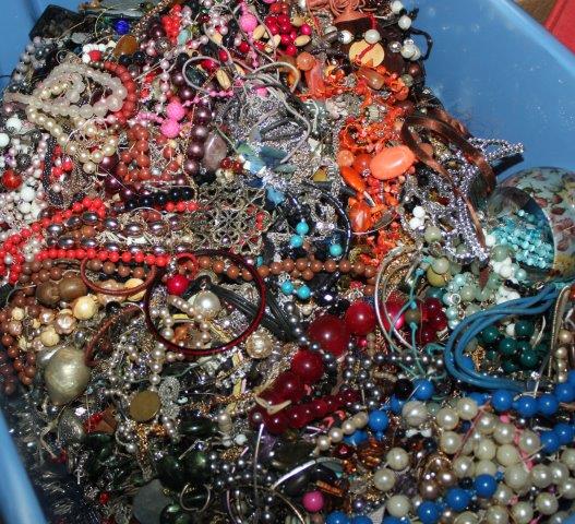 Large quantity of costume jewellery